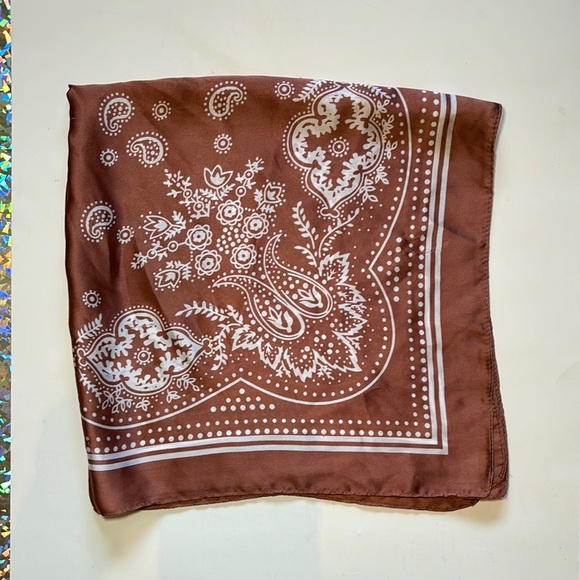 Brown and White Paisley Wrap with Floral Design - Picture 5 of 9
